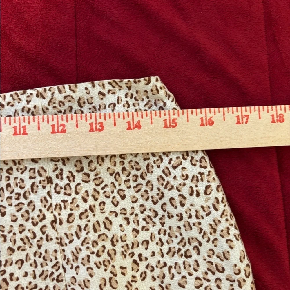 Elegant Leopard Print Pencil Skirt with Palm Detail - Picture 3 of 7